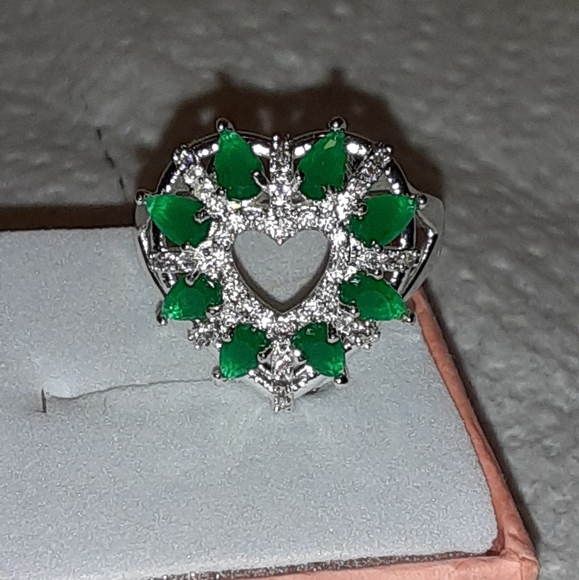 925 Silver Emerald heart ring size 10 - Picture 8 of 8